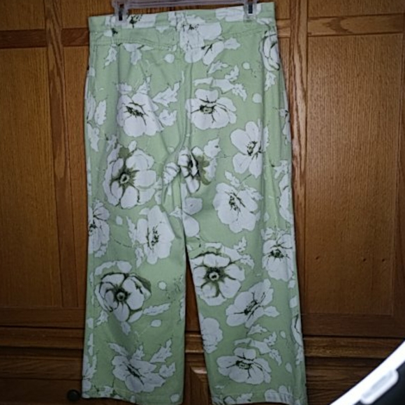 Jones Wear Spor1t Pistachio w/Magnolia's Floral 8 - Picture 4 of 5